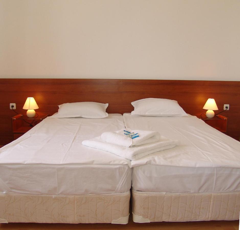 Kasandra Aparthotel Pantai Sunny Bagian luar foto