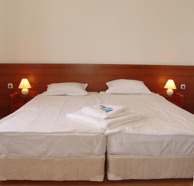 Kasandra Aparthotel Pantai Sunny Ruang foto