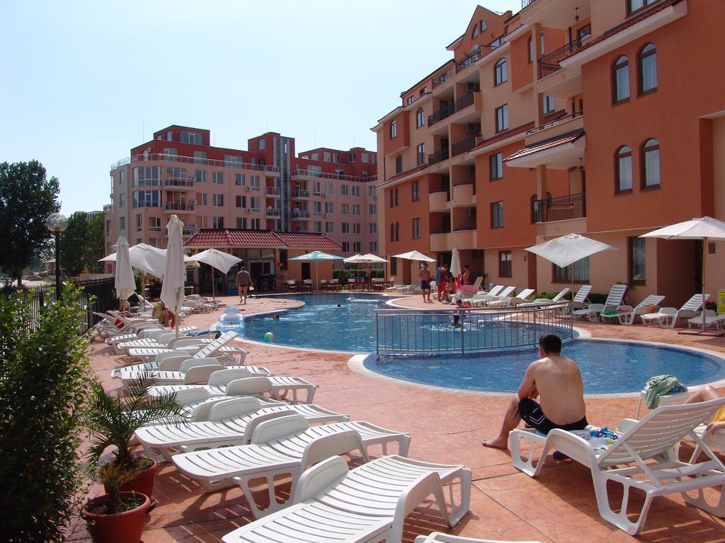 Kasandra Aparthotel Pantai Sunny Bagian luar foto
