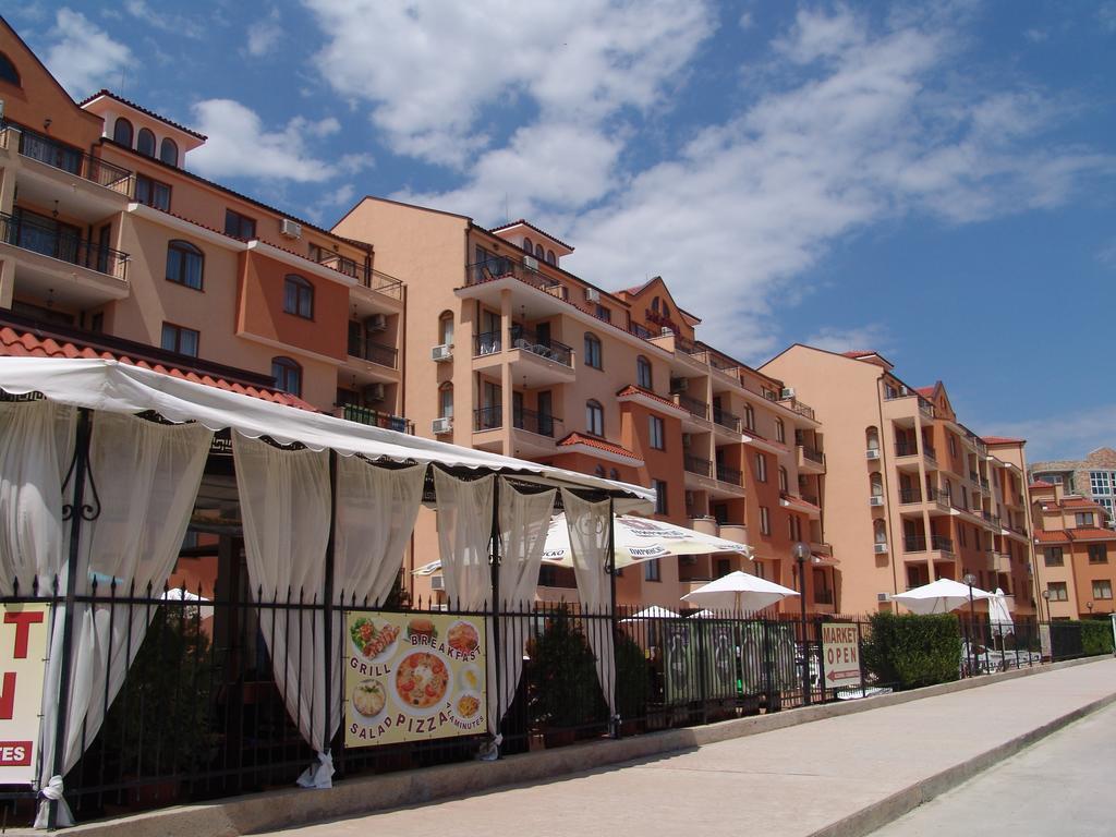 Kasandra Aparthotel Pantai Sunny Bagian luar foto