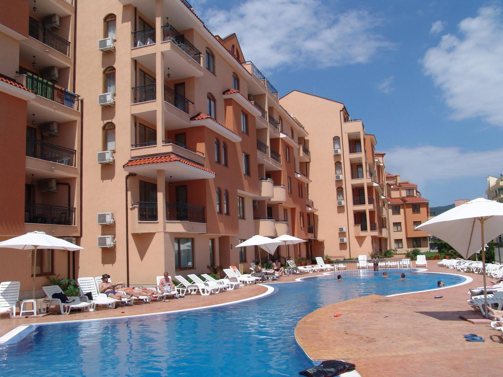 Kasandra Aparthotel Pantai Sunny Bagian luar foto