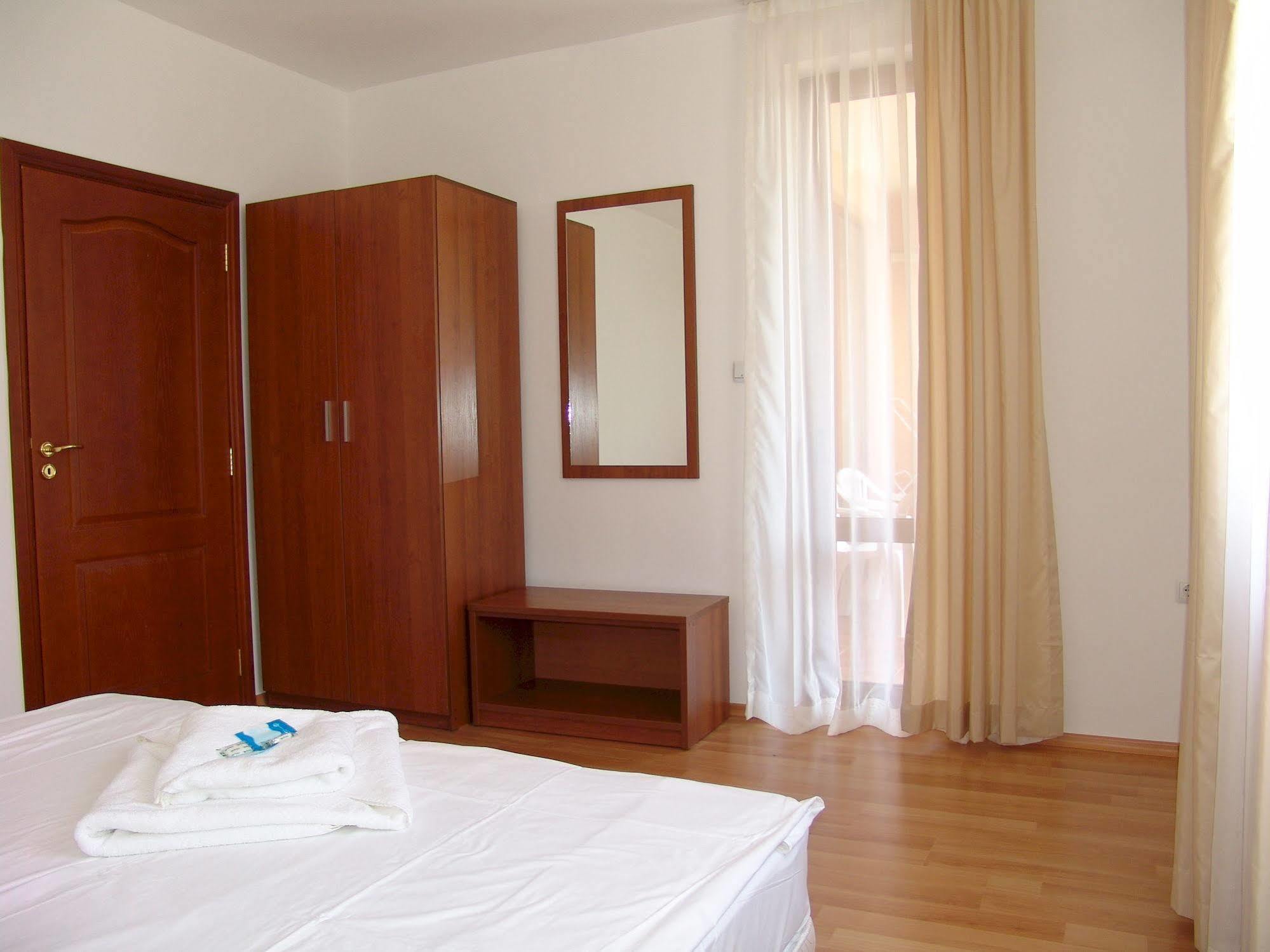 Kasandra Aparthotel Pantai Sunny Bagian luar foto