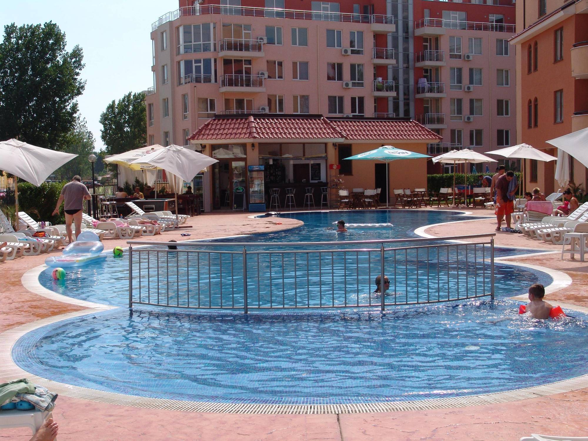 Kasandra Aparthotel Pantai Sunny Bagian luar foto